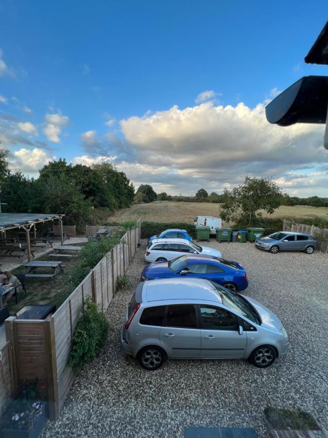The Six Bells 호텔 Beenham 외부 사진