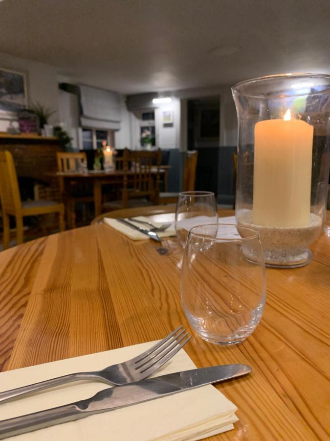 The Six Bells 호텔 Beenham 외부 사진